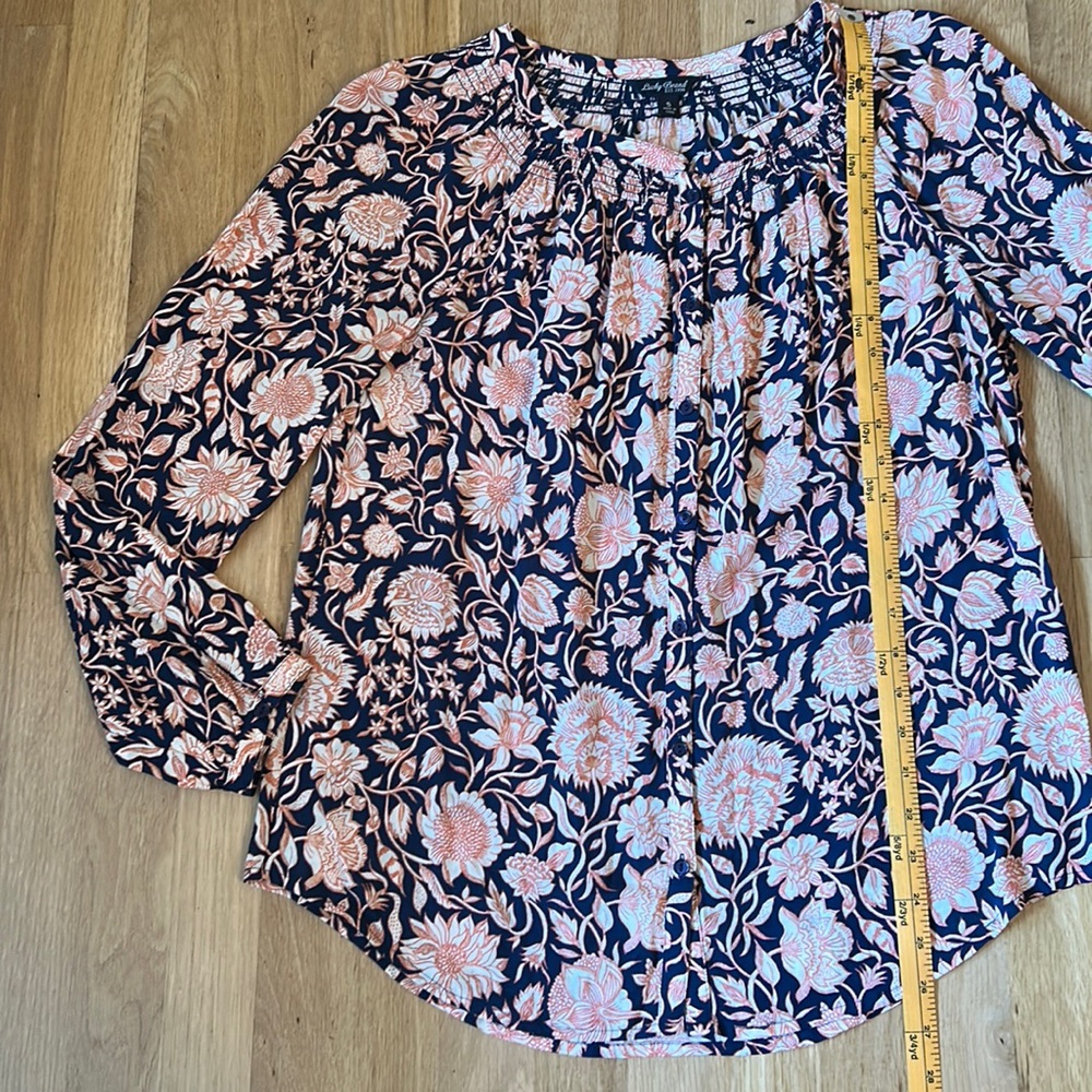 Lucky Brand Pink and Navy Floral Longsleeve Button Down Size Small - Picture 4 of 11